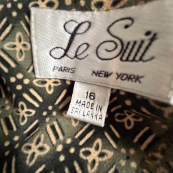 VINTAGE LE SUIT WOMEN BLOUSE  SIZE MEDIUM COLOR TAN/ DARK GREEN SHORT SLEEVE… - Picture 10 of 11